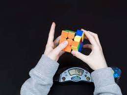 The Benefits of Using a Rubik's Cube Timer for Speedcubing
